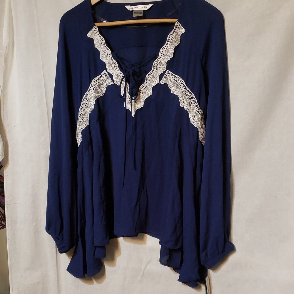Elegant Navy Blouse with Lace Trim